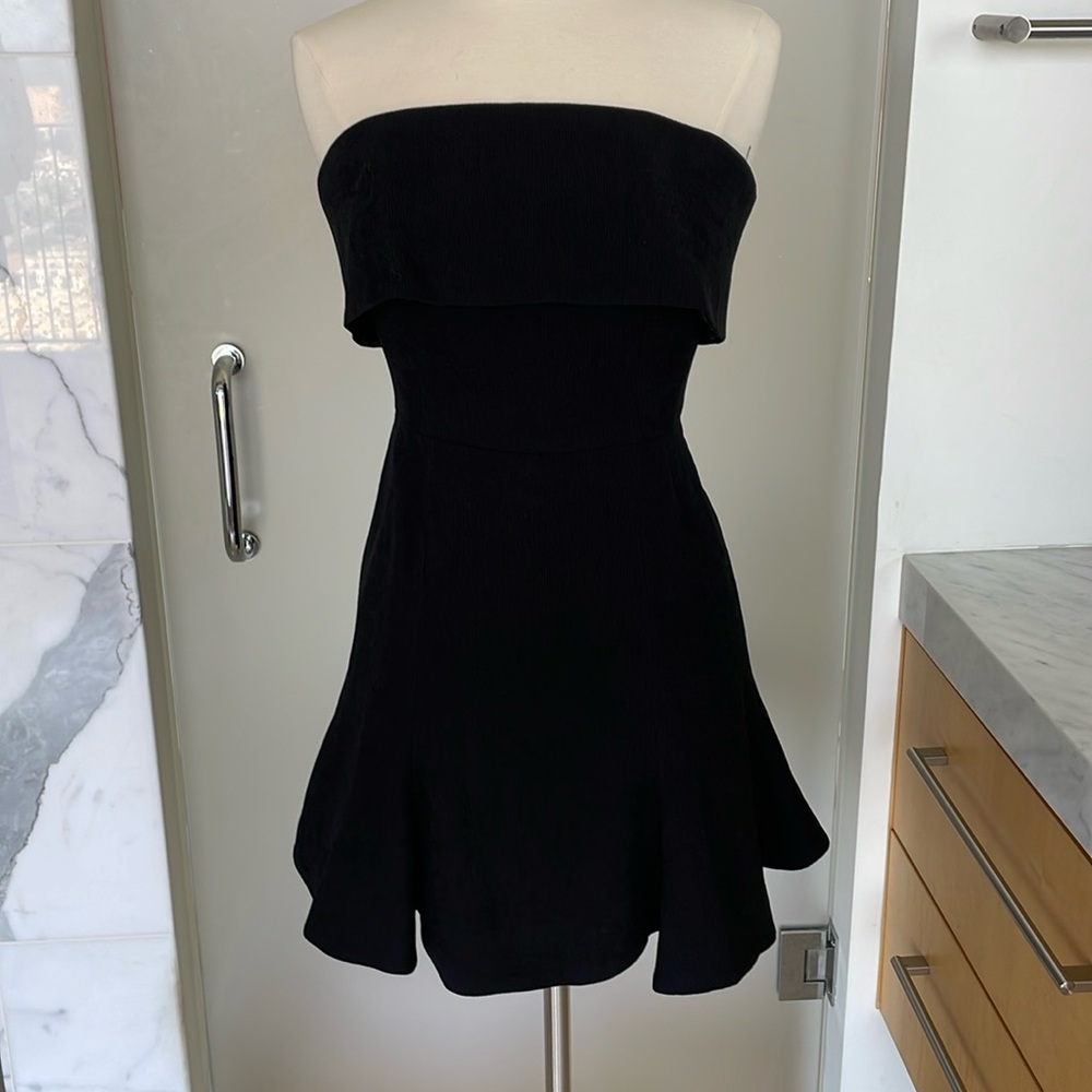 Strapless blk dress.  Sexy. Size large. Designer c/MEO Collective